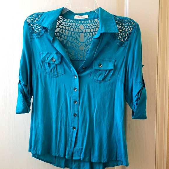 Teal button up with lace details - Picture 1 of 2